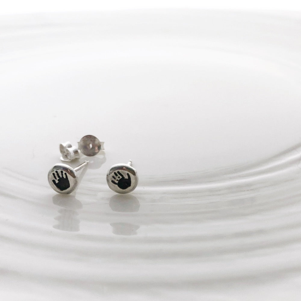 We have just what you're looking for with our latest addition to our handprint collection! These stud earrings are so small and delicate, they're perfect for everyday wear. Choose from either leaving them with their natural silver finish or darkening them for a more dramatic effect.